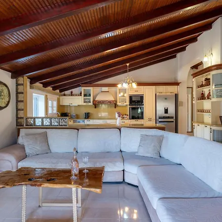 Liberis Loft * Аргостолион