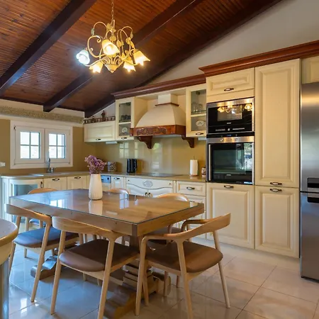 Liberis Loft * Аргостолион